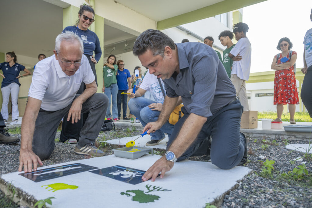 Realização de pinturas de tampas de bueiro